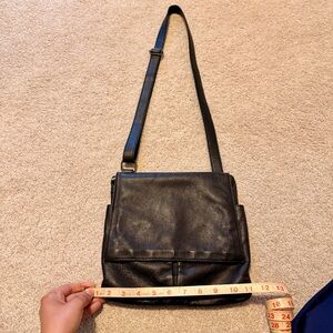 BLACK PEBBLED LEATHER CROSSBODY PURSE 🖤